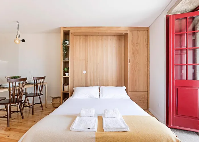 Downtown W/ Gorgeous Views By Lovelystay *