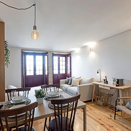 Downtown W/ Gorgeous Views By Lovelystay