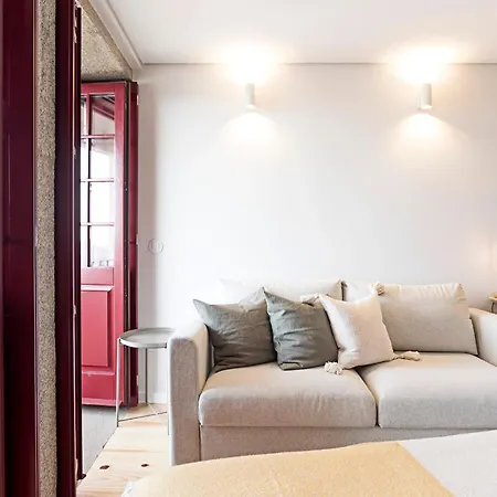 Downtown W/ Gorgeous Views By Lovelystay