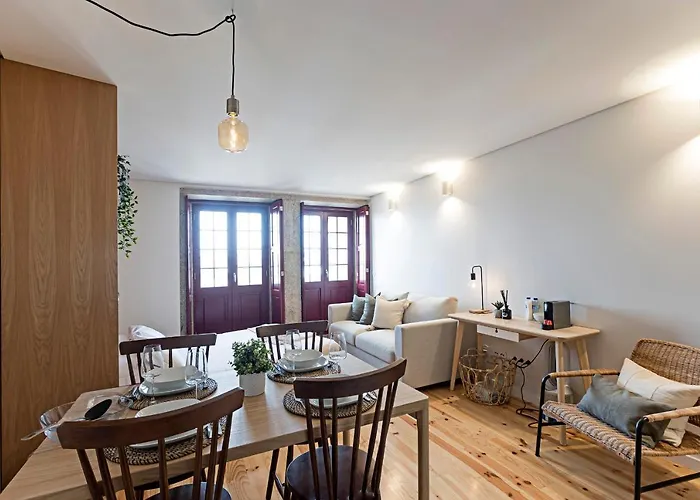 Downtown W/ Gorgeous Views By Lovelystay