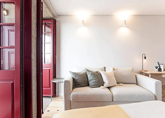 Downtown W/ Gorgeous Views By Lovelystay