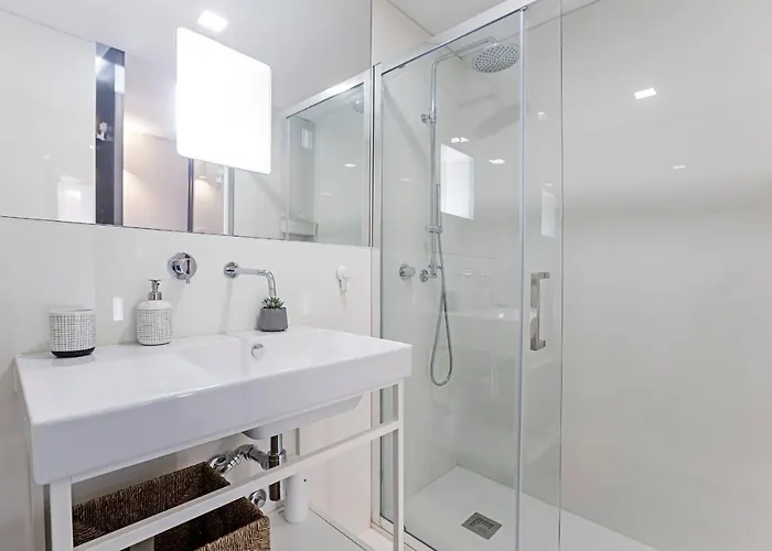 Downtown W/ Gorgeous Views By Lovelystay