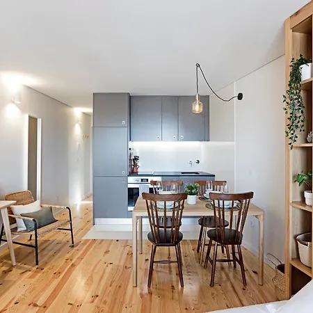 아파트 Downtown W/ Gorgeous Views By Lovelystay 포르투