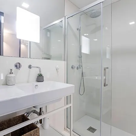 Downtown W/ Gorgeous Views By Lovelystay